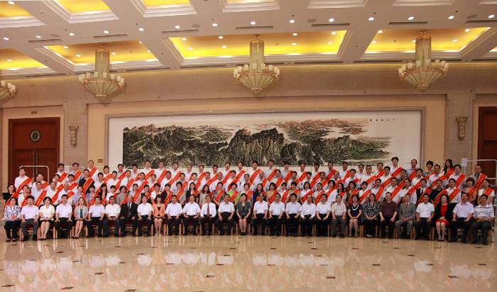 我所訾英韬律师荣获“北京市律师行业创先争优先进个人”荣誉称号(图1)
