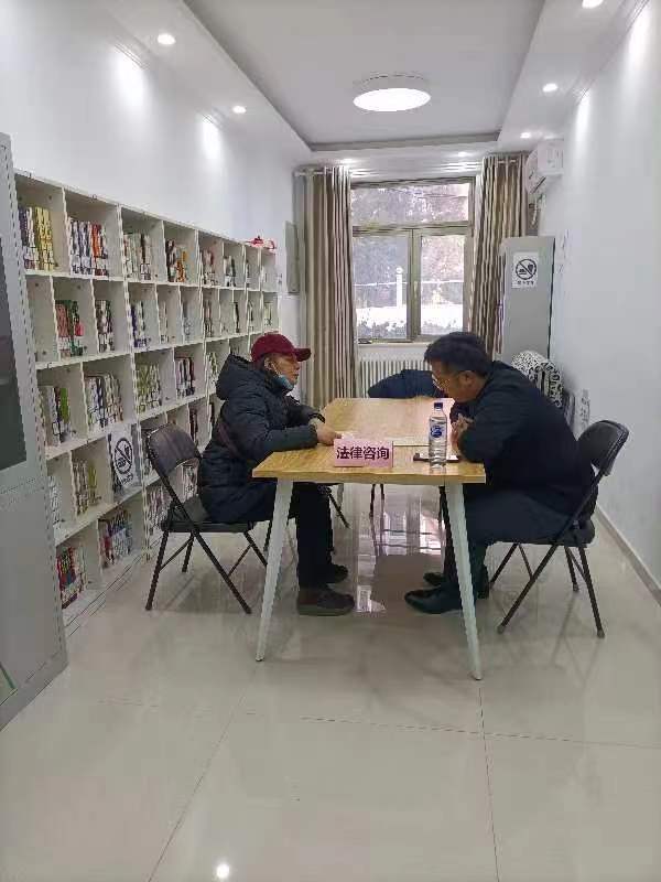 周宇星律师在海淀区永定路社区提供公益法律咨询服务(图1)